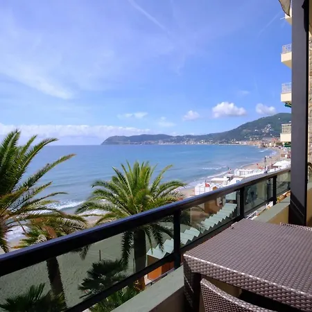 Sole Mare Alaxi * Алассио