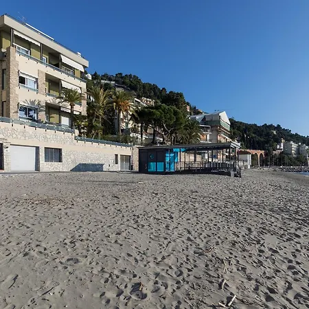 Sole Mare Alaxi Апарт-отель Алассио