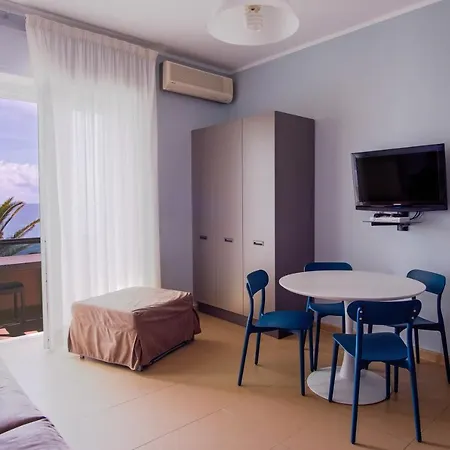 Hotel apartamentowy Sole Mare Alaxi