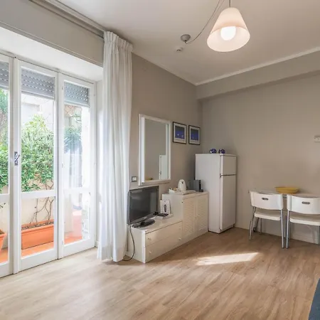 Hotel apartamentowy Sole Mare Alaxi Alassio