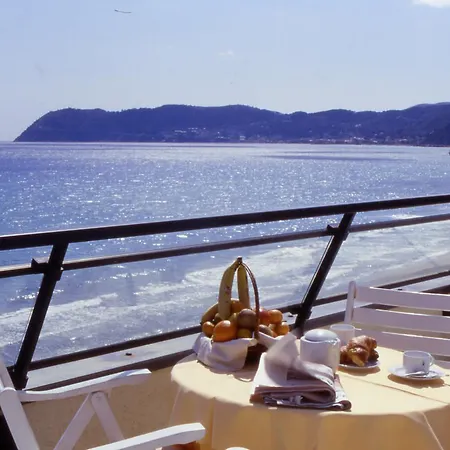Hotel apartamentowy Sole Mare Alaxi 4*